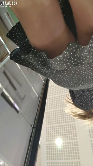 Mega upskirt sexy