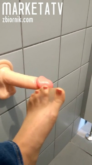 Taka mala pieszczota stopami...