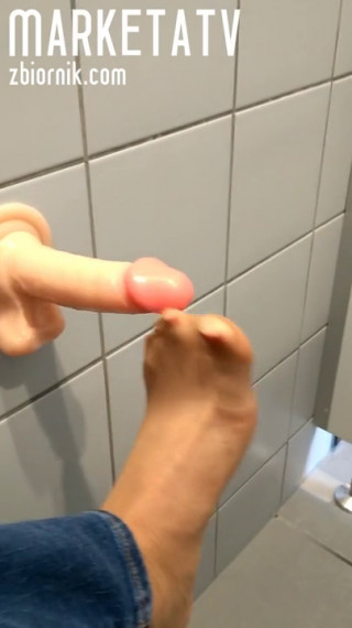 Taka mala pieszczota stopami...