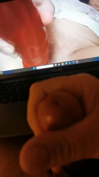 Znowu sobie waliłem do filmiku żony jak się zabawia samała
