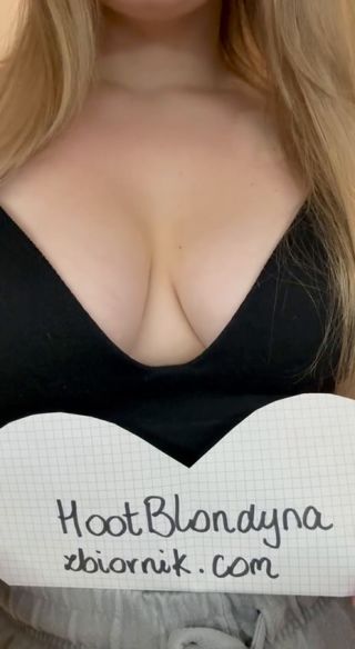 HootBlondyna